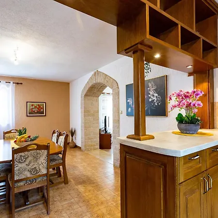 شقة Beautiful Fratta With Garden In Tar *