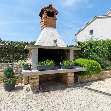 Beautiful Fratta With Garden In Tar شقة