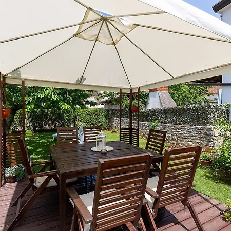 Beautiful Fratta With Garden In Tar * Frata